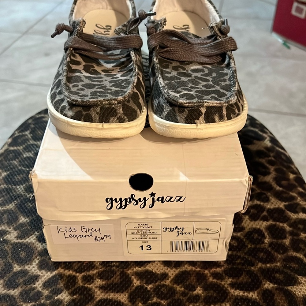 Girls shoes size 13